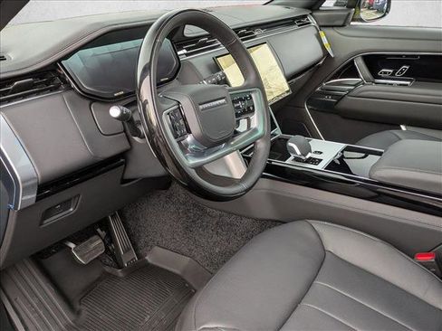 New 2025 Land Rover Range Rover SE image 3