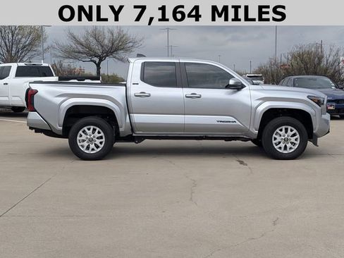 Used 2025 Toyota Tacoma SR5 image 4