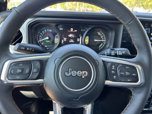 Used 2024 Jeep Wrangler Unlimited Sahara AWD/4WD image 25