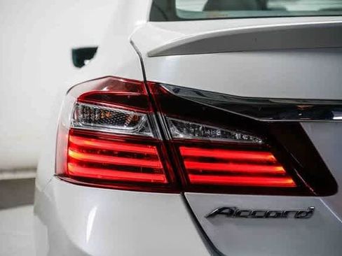 Used 2016 Honda Accord Sport image 9