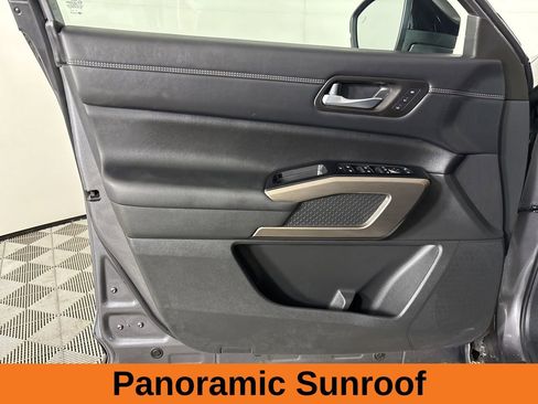 Used 2024 Nissan Pathfinder Platinum w/ Cargo Package AWD/4WD image 9