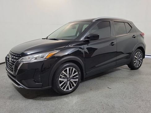 Used 2022 Nissan Kicks SV FWD image 3