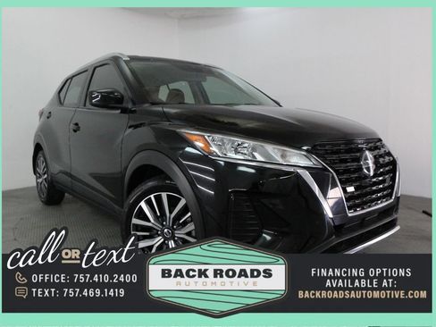 Used 2021 Nissan Kicks SV FWD image 1