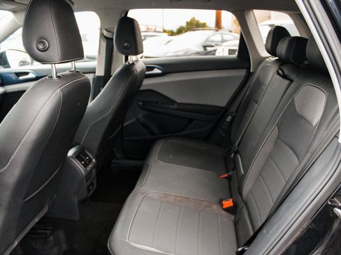 Used 2024 Volkswagen Taos SE FWD image 24