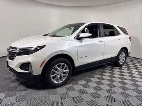 Used 2024 Chevrolet Equinox LT image 2