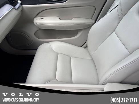 Certified 2025 Volvo S60 B5 Core image 10