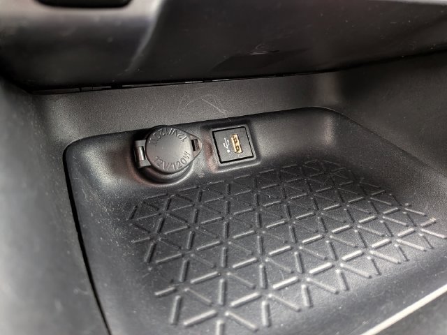 Used 2025 Toyota RAV4 XLE FWD image 8