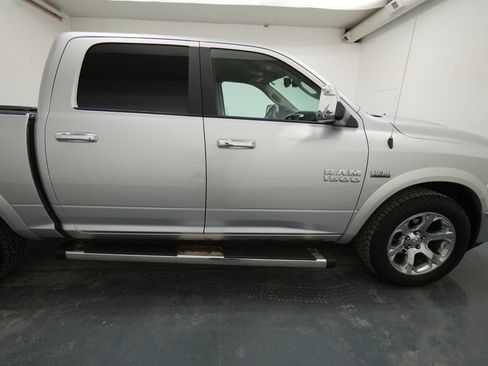 Used 2017 RAM 1500 Laramie AWD/4WD image 10