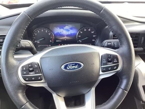 Used 2023 Ford Explorer XLT w/ Equipment Group 202A AWD/4WD image 29