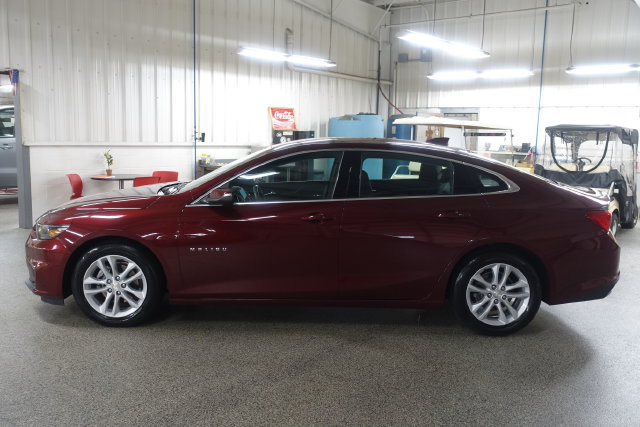 Used 2016 Chevrolet Malibu LT w/ Leather Package FWD image 4