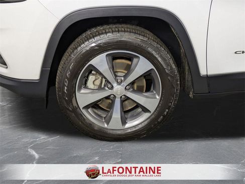 Used 2019 Jeep Cherokee Limited image 33