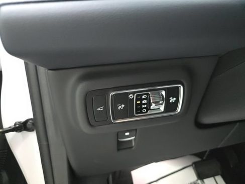 Used 2025 Lincoln Nautilus Reserve AWD/4WD image 16