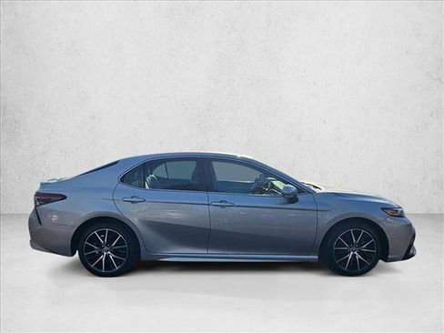 Used 2024 Toyota Camry SE FWD image 4