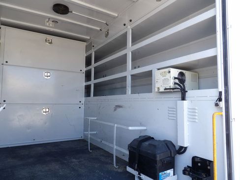 Used 2015 Ford F550 2WD Regular Cab Super Duty image 45