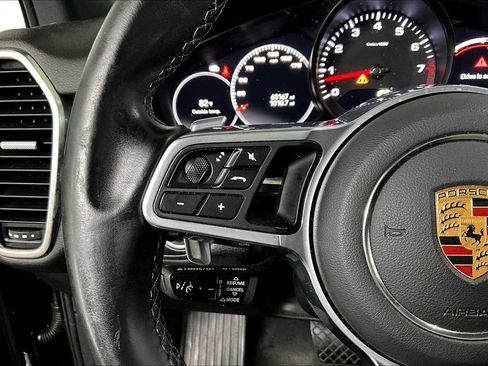 Used 2022 Porsche Cayenne image 45