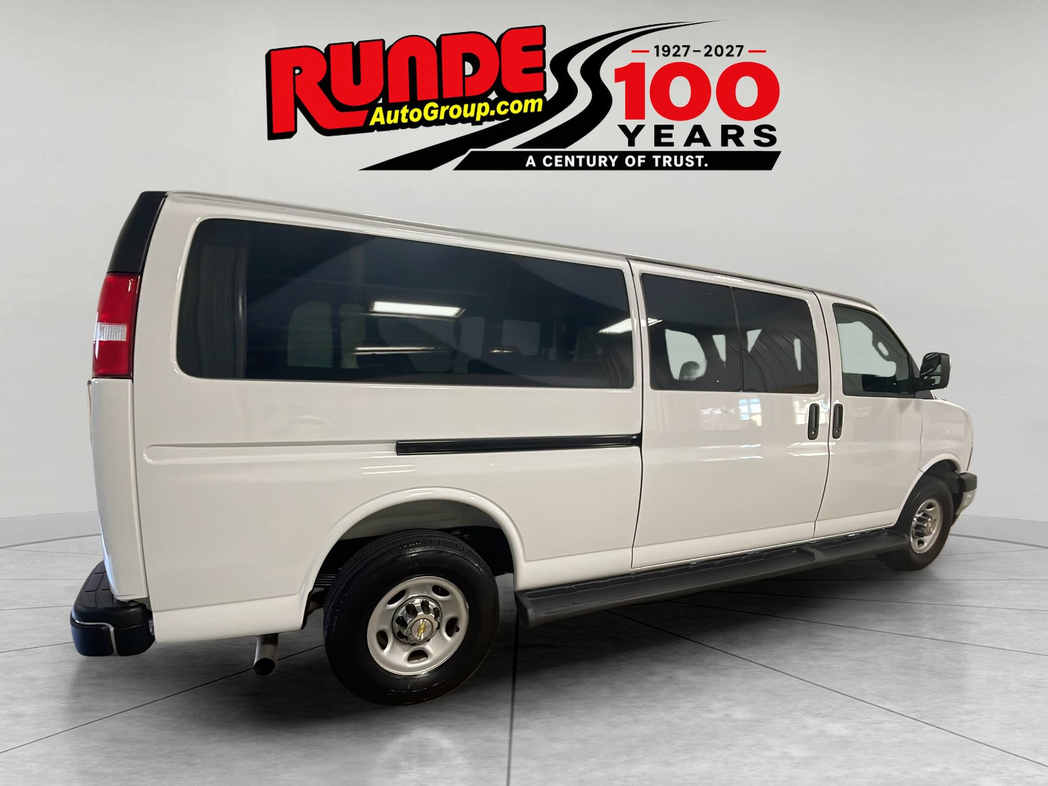 Used 2025 Chevrolet Express 3500 LT w/ LT Preferred Equipment Group RWD image 5