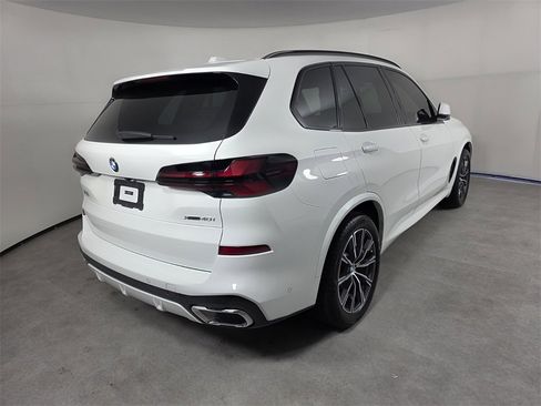 Used 2025 BMW X5 xDrive40i w/ M Sport Package image 4