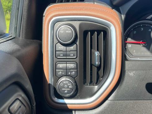 Used 2022 Chevrolet Silverado 1500 High Country image 14