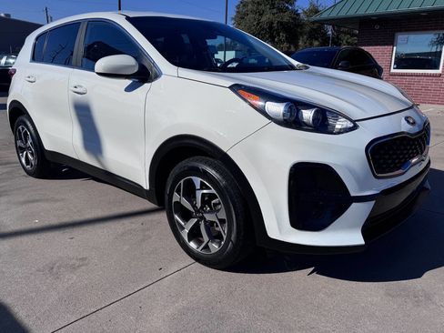 Used 2020 Kia Sportage LX image 2