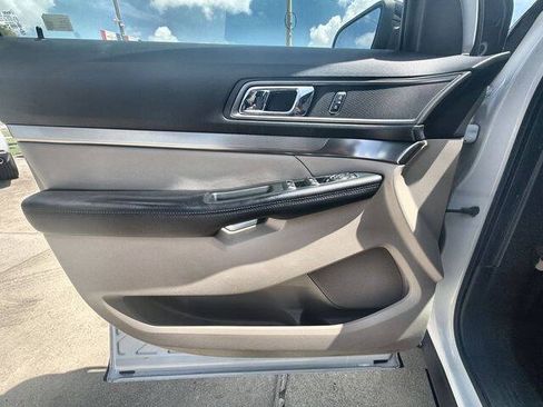 Used 2018 Ford Explorer XLT w/ Equipment Group 201A FWD image 21