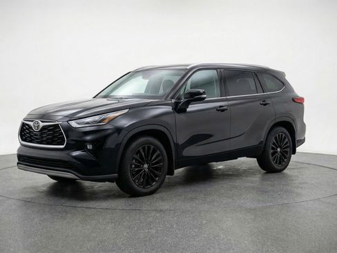 Used 2025 Toyota Highlander XSE image 3