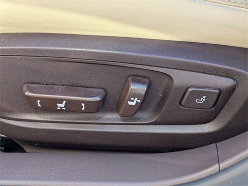 Used 2016 Lexus ES 300h image 19