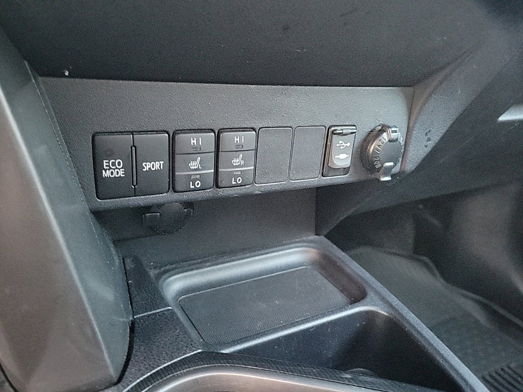 Used 2017 Toyota RAV4 SE AWD/4WD image 10