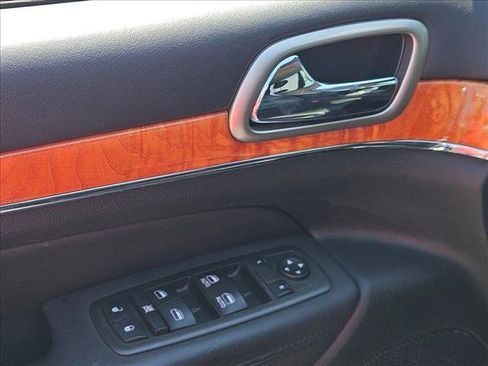 Used 2013 Jeep Grand Cherokee Overland AWD/4WD image 9