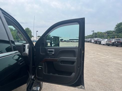 Used 2018 GMC Sierra 2500 SLT w/ Duramax Plus Package AWD/4WD image 35
