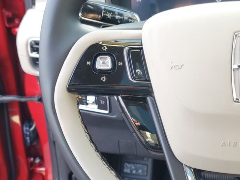 New 2026 Lincoln Corsair Premiere image 17