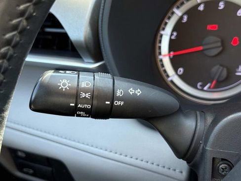 Used 2022 Toyota Highlander LE AWD/4WD image 26