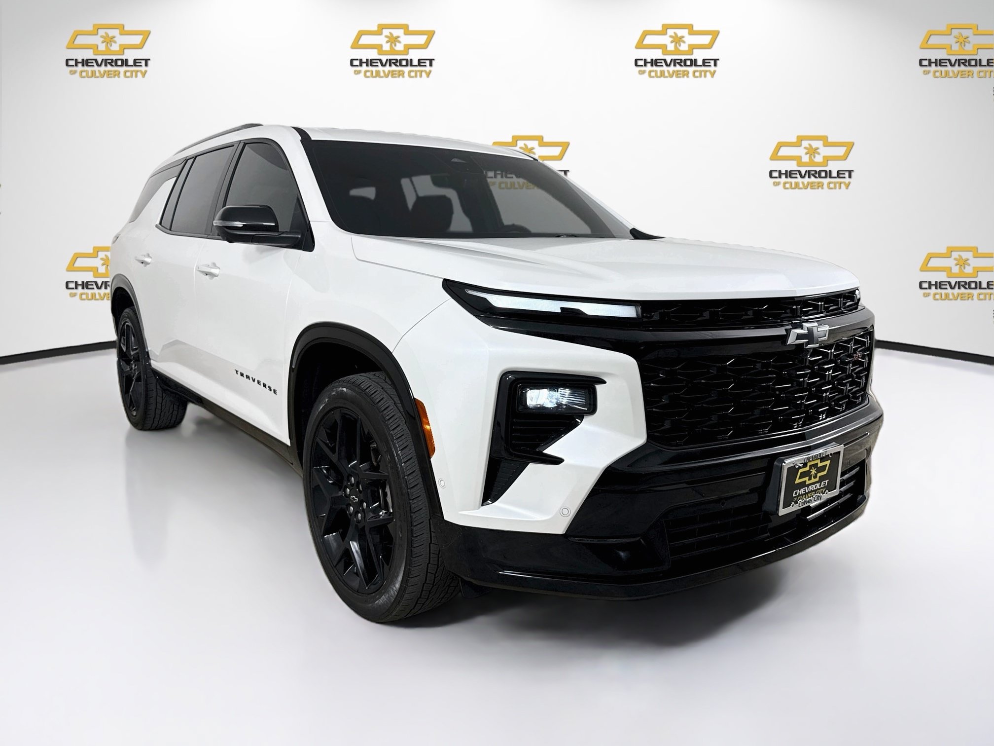 Used 2024 Chevrolet Traverse RS FWD image 1