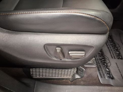 Used 2022 Toyota Sienna XLE Woodland Edition image 11