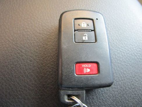 Used 2022 Toyota Tacoma TRD Off-Road AWD/4WD image 52