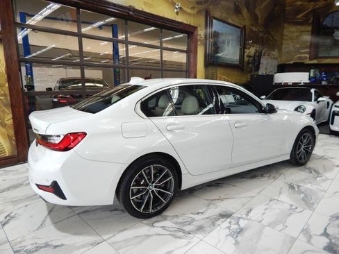 Used 2019 BMW 330i xDrive Sedan w/ Convenience Package image 4