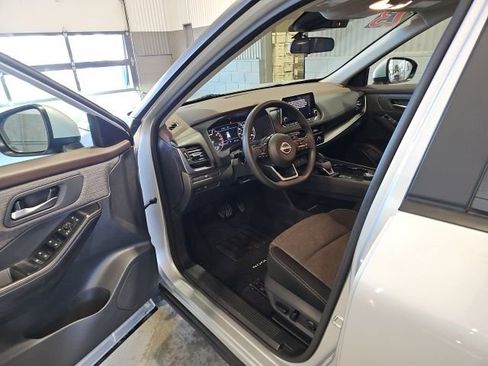 Certified 2023 Nissan Rogue SV image 13