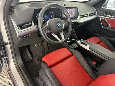 Used 2025 BMW X1 xDrive28i AWD/4WD image 4