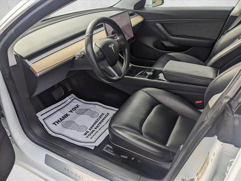 Used 2018 Tesla Model 3 Long Range image 9