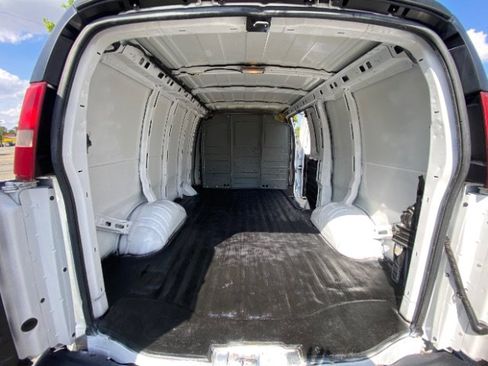 Used 2014 Chevrolet Express 2500 RWD image 10
