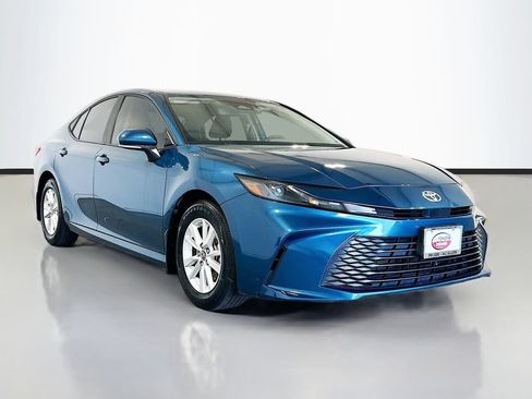 Used 2025 Toyota Camry LE w/ Convenience Package FWD image 3