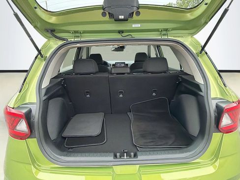 Used 2023 Hyundai Venue SEL image 24