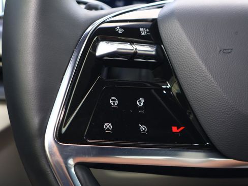 Used 2026 Cadillac Vistiq Luxury image 25