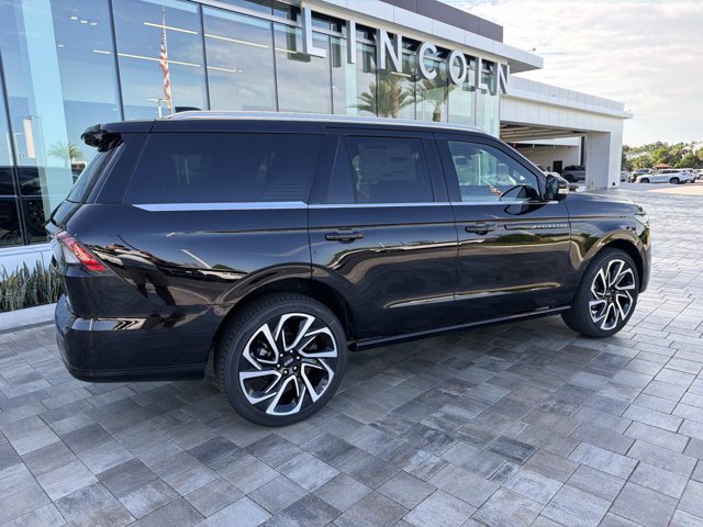 New 2027 Lincoln Navigator Black Label AWD/4WD image 2