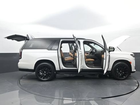 Used 2023 Cadillac Escalade ESV Sport AWD/4WD image 34