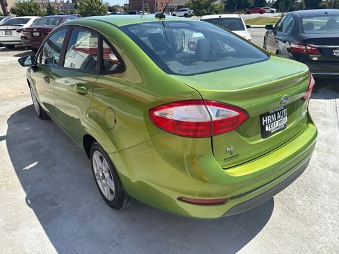 Used 2018 Ford Fiesta SE image 3