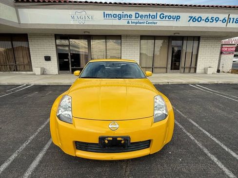 Used 2005 Nissan 350Z 35th Anniversary Edition w/ (N93) Cargo Convenience Pkg image 2