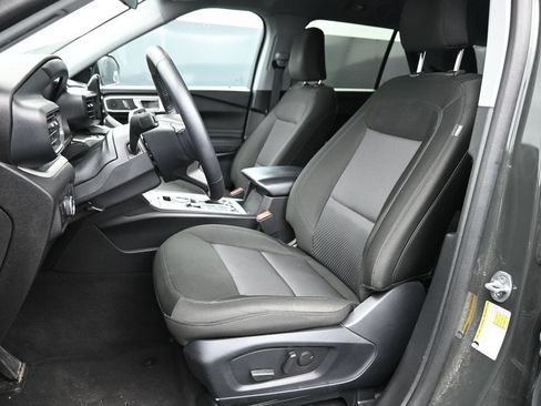 Used 2024 Ford Explorer XLT AWD/4WD image 4