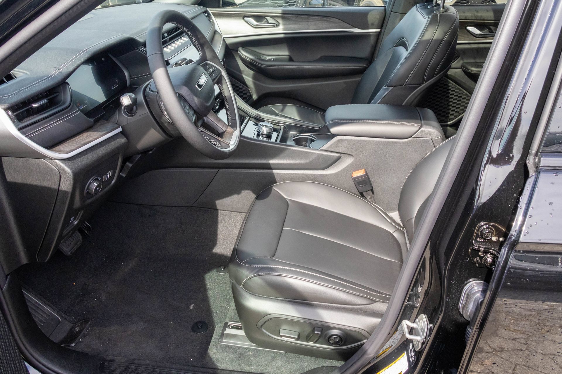New 2027 Jeep Grand Cherokee L Limited w/ Limited Altitude Package AWD/4WD image 5