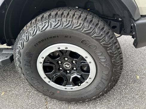 Used 2025 Ford Bronco 2-Door w/ Sasquatch Package AWD/4WD image 17