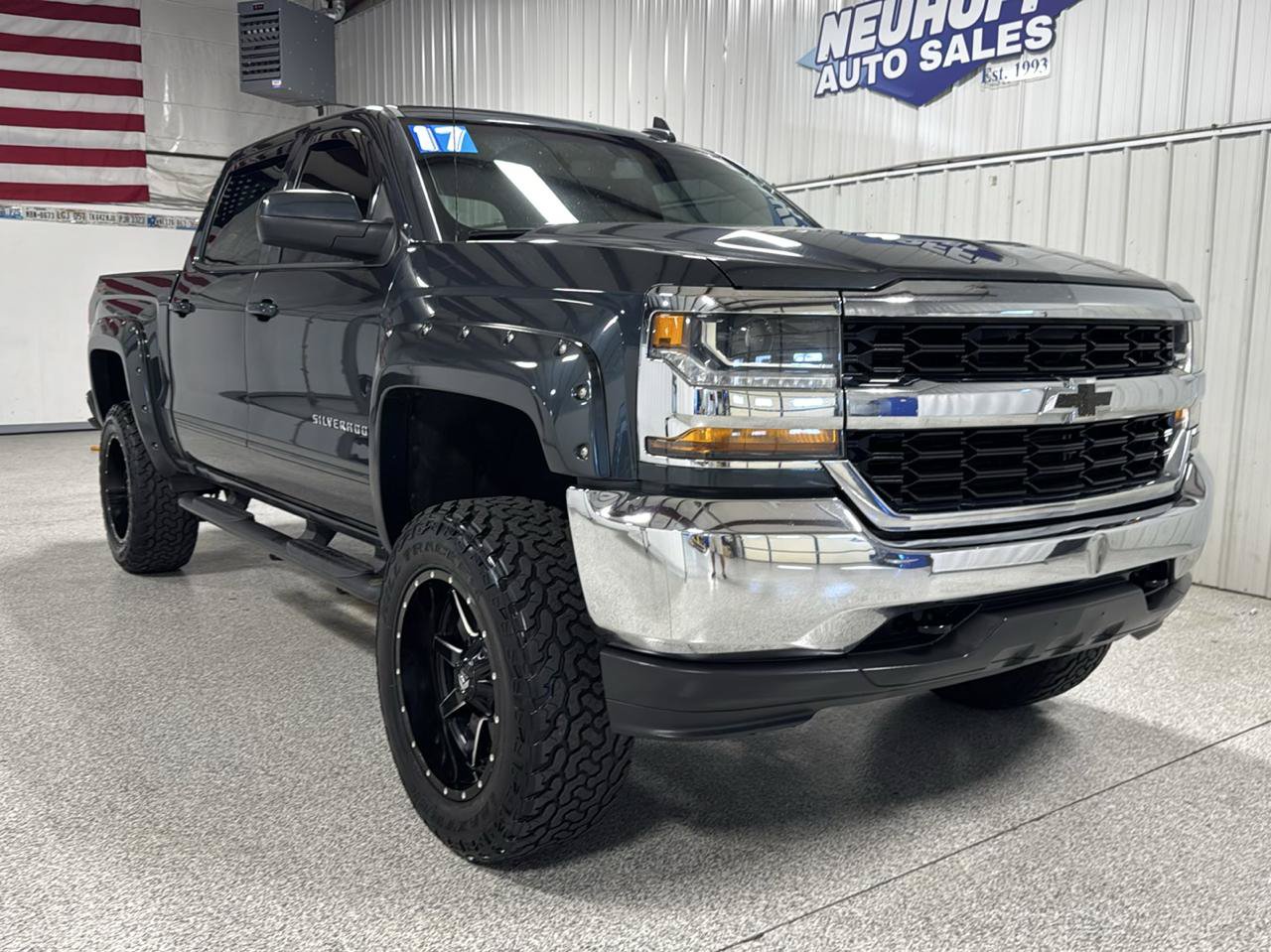 Used 2017 Chevrolet Silverado 1500 LT AWD/4WD image 2
